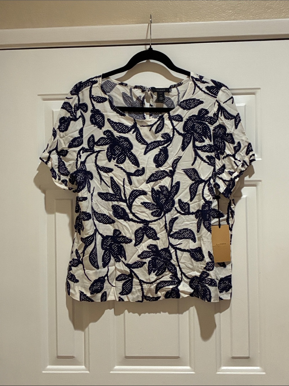 Women’s Navy lightweight -Print Short Sleeve Top - Classic Floral